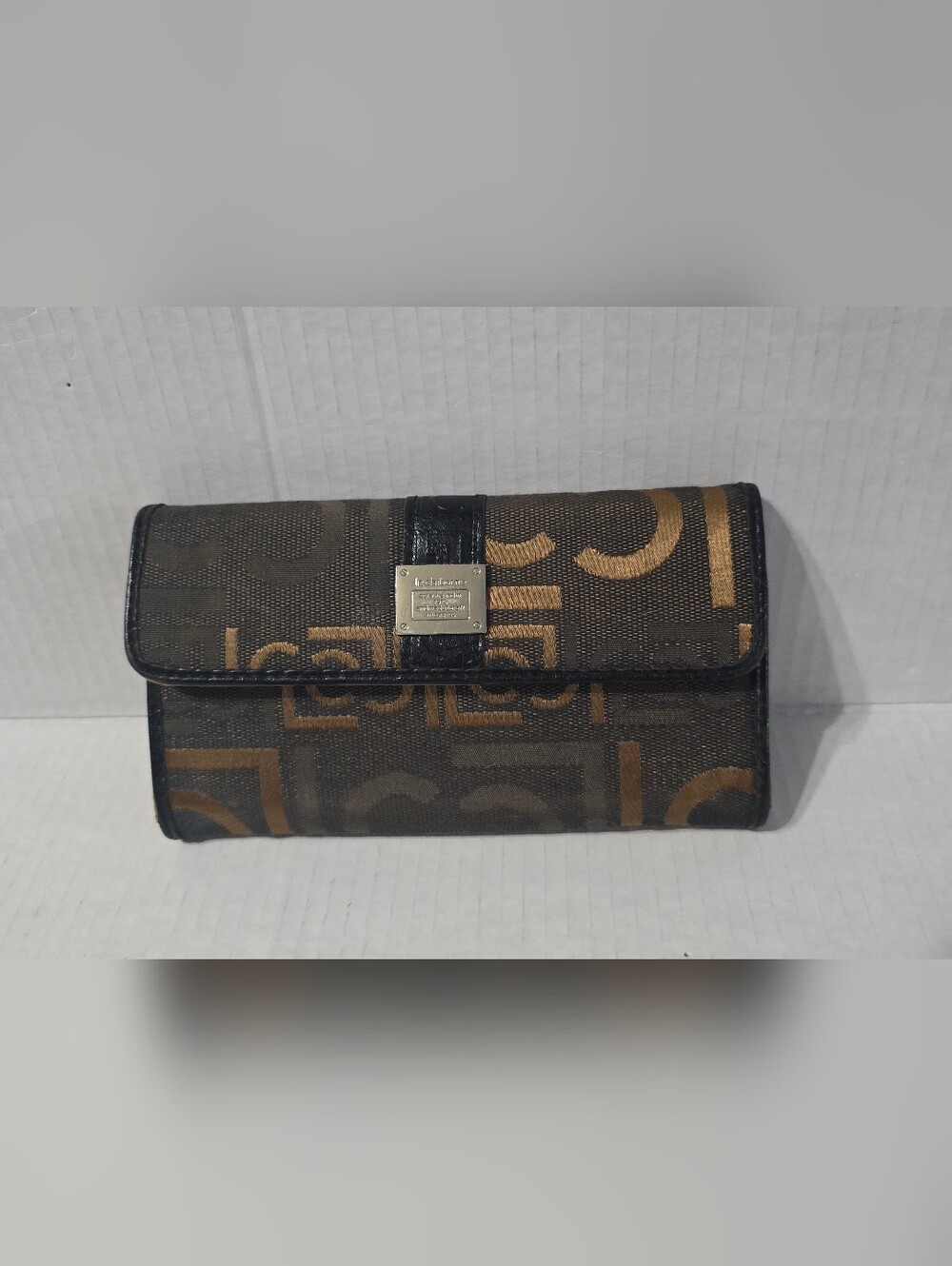 Vintage Liz Claiborne Wallet Brown Tan Logo Snap Closure Several Compartments